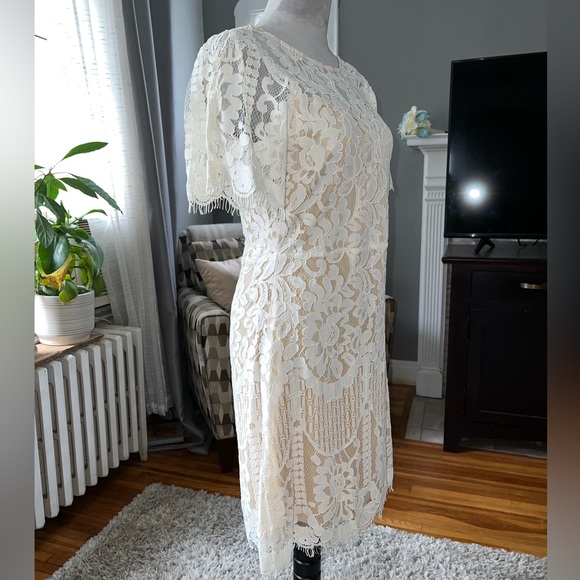 🩷 LULUS lace cream colored dress - sheer lined size medium - Picture 2 of 12